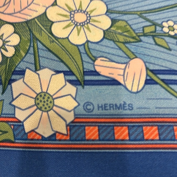 🌷New in box - Hermes silk scarf (90) - Picture 6 of 9